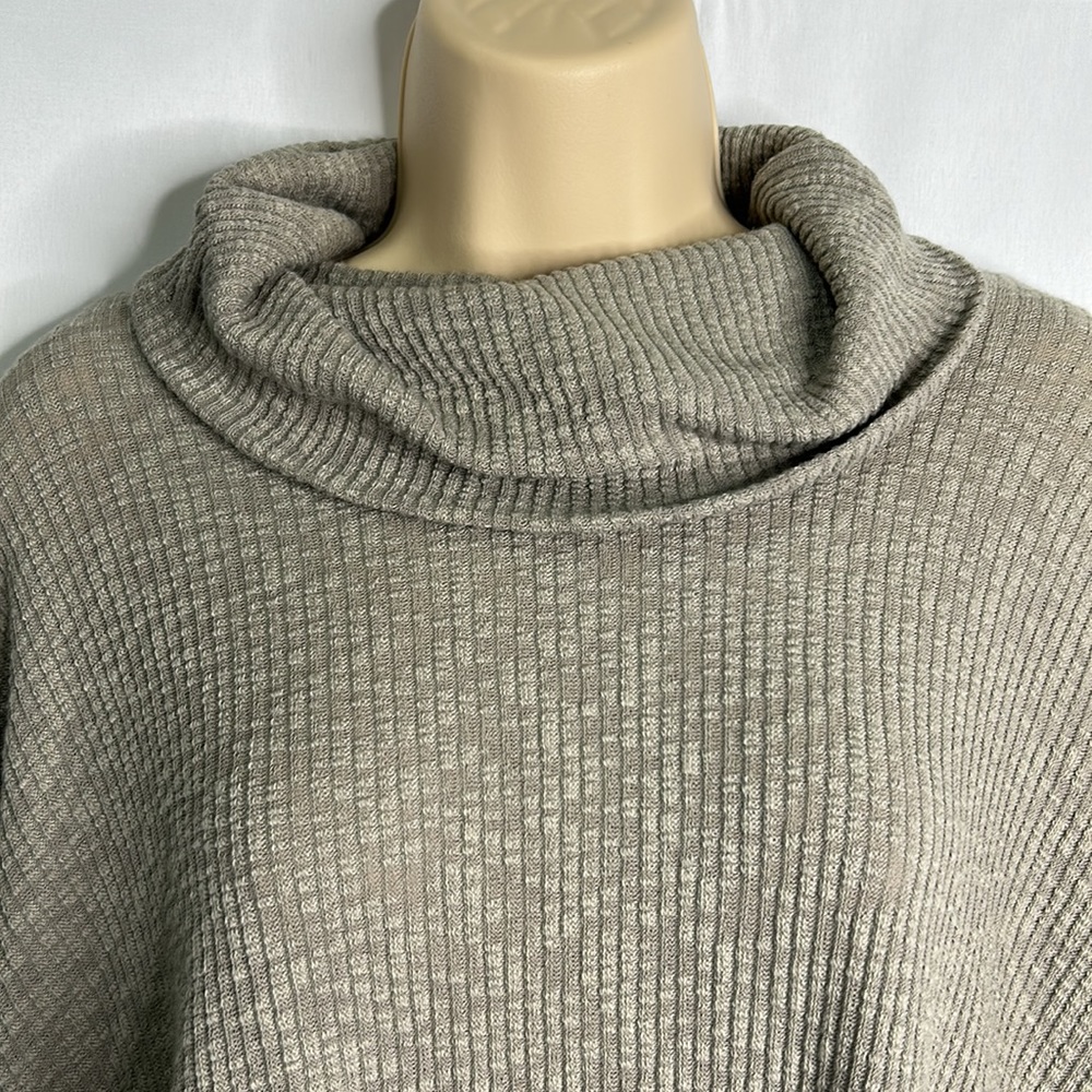 Free People Beach oversized open back cowl neck sweater NWT - Picture 5 of 7